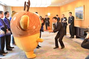 北海道観光PRキャラクター「キュンちゃん」表敬訪問2