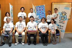 牛乳月間（６月）における消費拡大キャンペーン表敬訪問３