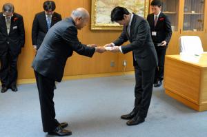 愛とふれあいの基金に対する寄附金贈呈式（県民共済）１