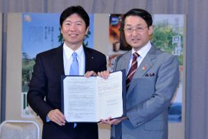 岡山・鳥取両県知事会議(共同アンテナショップ開設に関する協定締結)