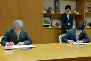 立命館大学との就職支援協定締結式2