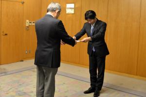 第45期岡山県労働委員会委員への辞令交付式2