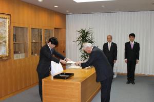 教育長の新任