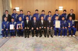 岡山県選手団が宮地副知事へ優勝報告