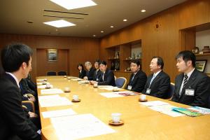 職員知事表彰式〔被表彰者との懇談〕
