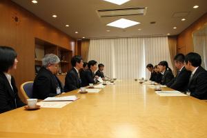 職員知事表彰式〔被表彰者との懇談〕