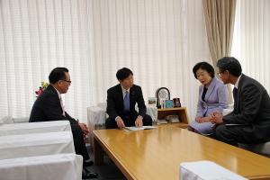 岡山県人権政策審議会からの答申書交付式
