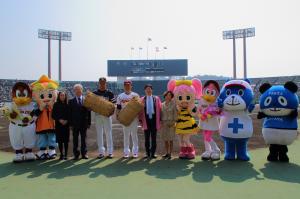 プロ野球オープン戦「楽天VSソフトバンク」試合前セレモニー