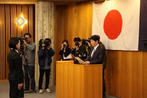 新規採用職員への辞令交付・訓示