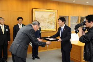 交通安全用品等贈呈式〔瀬戸内海放送〕