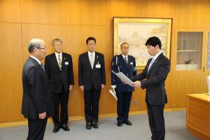 交通遺児就学援助資金贈呈式〔一般社団法人岡山県指定自動車教習所協会〕