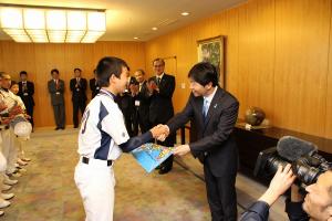 岡山県男子中学生ソフトボール選抜チーム表敬訪問