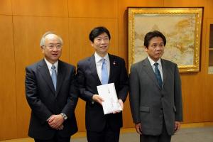 熊本地震災害義援金贈呈式〔岡山県病院協会〕