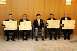 第26回危険業務従事者叙勲受章者との記念撮影
