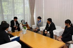 全日本空輸株式会社による「しあわせの花すずらん」贈呈式