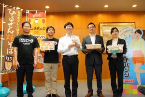 ひるぜん焼そば風ランチパック（山崎製パン）全国販売PR表敬訪問