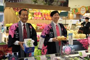 百貨店での県産農産物PR