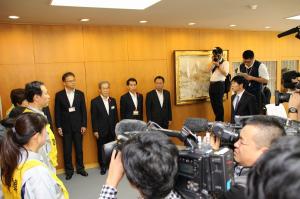 鳥取県中部を震源とする地震の被災地支援を行う岡山県保健師チーム出発式