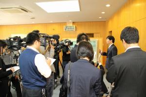 県政記者クラブ共同インタビュー