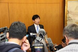 県政記者クラブ共同インタビュー
