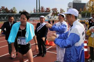 おかやまマラソン〔先頭ランナー出迎え〕