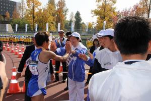 おかやまマラソン〔先頭ランナー出迎え〕