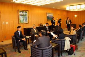 エラルド・エスカラ駐日ペルー共和国特命全権大使表敬訪問