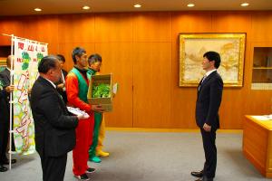 JA岡山青果物生産組合パクチー部会表敬訪問