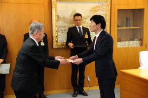 おかやま森づくり県民基金への寄附金贈呈式〔一般社団法人岡山県トラック協会〕