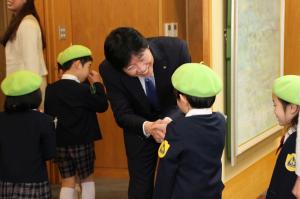 「黄色いワッペン」贈呈式〔みずほ銀行、損保ジャパン日本興亜、明治安田生命、第一生命〕
