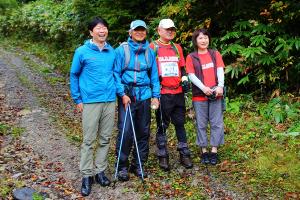 環境スポーツイベント「SEA TO SUMMIT」岡山鏡野大会〔ハイクステージ下山・チーム記念撮影〕