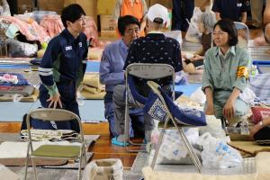 平成30年7月豪雨による災害に係る総理視察〔倉敷市避難所視察〕