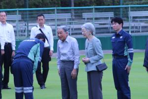 天皇皇后両陛下が豪雨被災地をご訪問のため、ヘリコプターにて倉敷市へ入られた際の写真