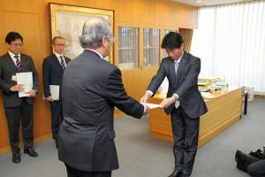 平成30年7月豪雨災害検証報告書の受取