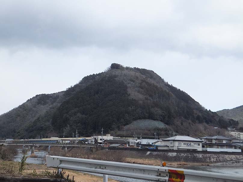 林野城跡遠景（南から）