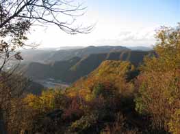 太鼓丸からみた天神山城の写真