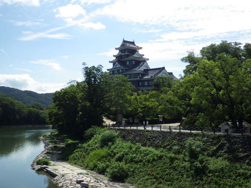 岡山城、又の名を烏城、金鳥城（岡山市）