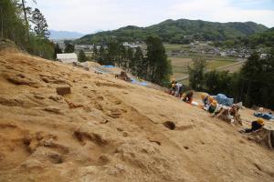 写真中央に段状遺構が見えます。