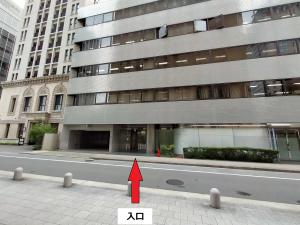 大阪事務所入居ビル入り口