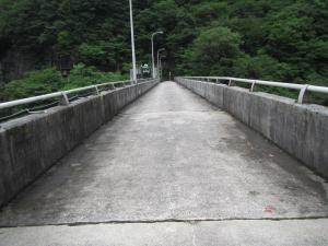 堤頂部管理橋(改修前)