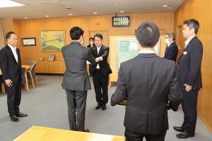 採用辞令交付〔上坊副知事〕