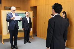 児童福祉事業に係る寄附金贈呈式〔萩原株式会社〕