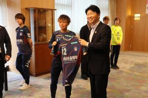 岡山湯郷ベル・吉備国際大学シャルム岡山高梁 表敬訪問