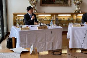 同〔会議〕