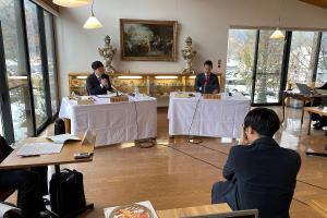 同〔会議〕