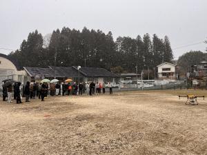 【ドローンの説明を受ける生産者】