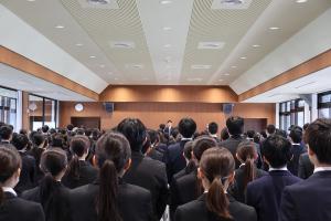 新規採用職員への辞令交付・訓示