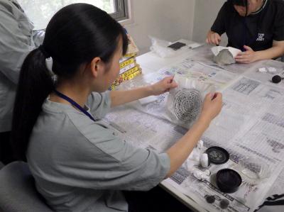 チャレンジ！考古学教室　瓦の拓本の様子