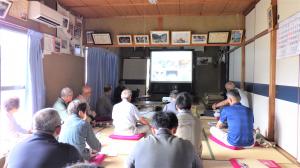 熱心に講習を聞く参加者