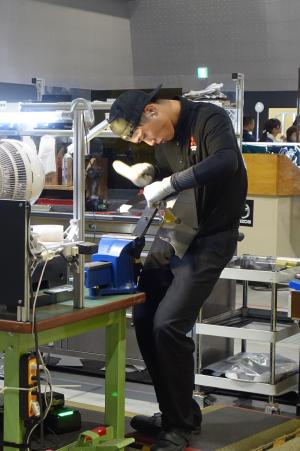 曲げ板金 神田選手